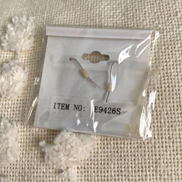 Pink butterfly earrings - Picture 3 of 3